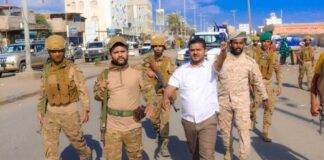 عدن : محكمة تقضي بحبس مدير عام الشيخ عثمان