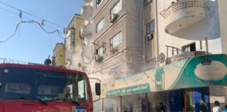 عدن : حريق يلتهم محلًا تجاريًا في المعلا دون خسائر بشرية