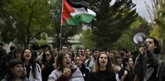 فنانون إسبان يطالبون بحظر تصدير الأسلحة لإسرائيل تظاهرات في مدريد احتجاجاً على الحرب في فلسطين ولبنان