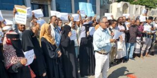 وقفة احتجاجية حاشدة للموظفين النازحين تطالب الحكومة بسرعة صرف وإنتظام المرتبات.