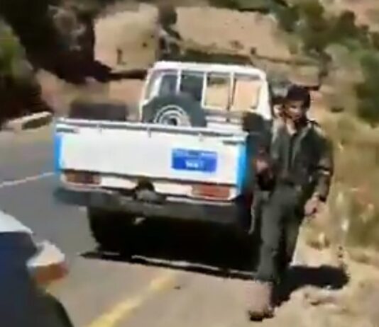 جماعة الحوثي تعتقل مغترب يمني على خلفية تصويره قرى منطقته (فيديو)