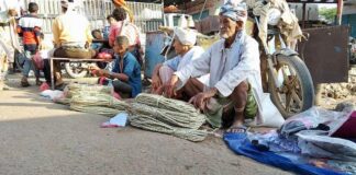 بعد عقد كامل من الحرب.. اليمنيون يستقبلون 2025 بمخاوف من استمرار انهيار الوضع الإنساني والاقتصادي