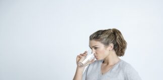 كوب ماء في الصباح: بداية صحية ليومك