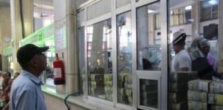 موظفو اليمن بلا رواتب للشهر الرابع