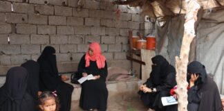 اللجنة الوطنية للتحقيق تنفذ نزولا إلى مخيمات النازحين بمحافظة لحج