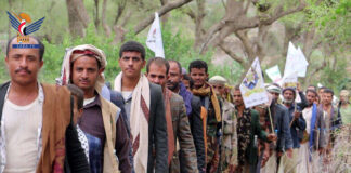 الطلاب والمعلمون في إب بين مطرقة الحوثيين وسندان الدورات الطائفية القسرية
