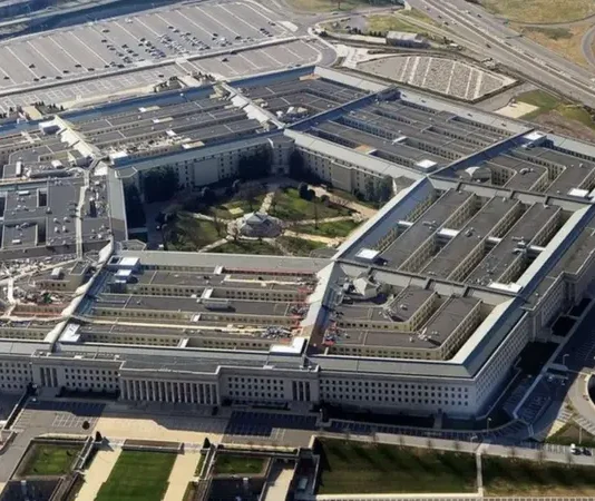 الولايات المتحدة وفرنسا تبحثان خيارات لضمان حرية الملاحة في البحر الأحمر