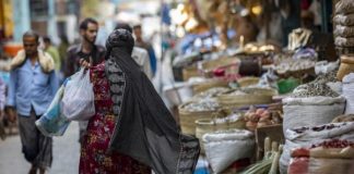 بعد عشر سنوات.. حرب اليمن الاقتصادية تشتعل أكثر من أي وقت مضى