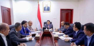 رئيس الوزراء يتعهد بحلول مستدامة للكهرباء وسط تفاقم الأزمات المعيشية في المناطق المحررة