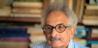 نقل الروائي صنع الله إبراهيم إلى المستشفى بعد وعكة صحية مفاجئة وحملة تبرع بالدم لدعمه