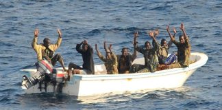 قارب صيد يمني يتعرض للاختطاف من قبل قراصنة قبالة سواحل الصومال