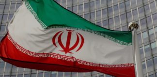 قبيل محادثات عمان.. طهران تؤكد حماية مصالحها وواشنطن تشدد على “الخط الأحمر” النووي