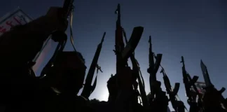 غارة أميركية دقيقة تقتل 70 قيادياً وعنصراً حوثياً في التحيتا وتربك صفوف الجماعة