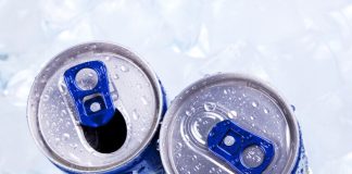 طبيب يحذر: مشروبات الطاقة تهدد صحة المراهقين وتسبب اضطرابات خطير