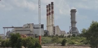 تفاقم أزمة الكهرباء في عدن مع استمرار انقطاع التيار 22 ساعة يومياً مقابل ساعتين تشغيل