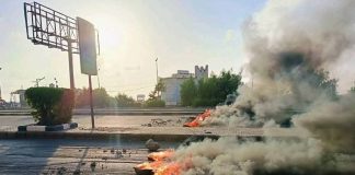 عدن.. احتجاجات غاضبة تنديداً بتردي الخدمات العامة وانهيار منظومة الكهرباء مع بدء موسم الصيف