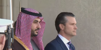 وزير الدفاع الأمريكي يبحث مع نظيريه السعودي والمصري التصدي لتهديدات الحوثيين وضمان أمن البحر الأحمر