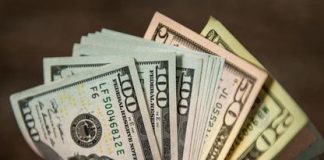 الدولار وأول 100 يوم من رئاسة ترمب.. أسوأ أداء منذ نيكسون