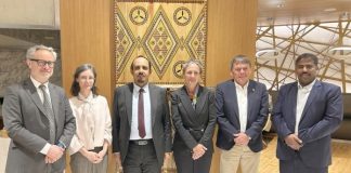 الاتحاد الأوروبي يجدد دعمه للمسارين الإنساني والتنموي في اليمن خلال لقاء مع محافظ حضرموت