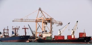 تحذير أمريكي للدول والشركات من التعامل مع موانئ الحوثيين