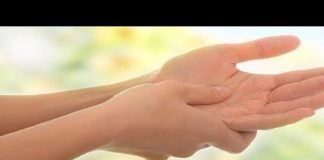 طبيب أعصاب يكشف عن أسباب تنميل اليدين ليلاً ويقدم نصائح مهمة