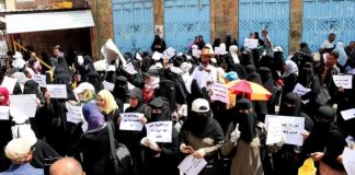 نساء تعز يتقدمن المشهد الاحتجاجي رفضاً لتدهور المعيشة وانهيار العملة المحلية