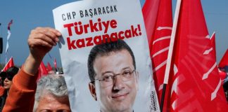 تركيا تعتقل العشرات من المسؤولين المنتمين للمعارضة في حملة واسعة النطاق