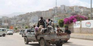 الحكومة اليمنية تحذر من محاولة الحوثيين عرض ممتلكات بنوك خاصة للبيع وتحذر من التعامل معها