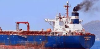 موسكو: إجلاء طاقم ناقلة النفط الروسية التي تعرضت لأضرار نتيجة غارة أميركية استهدفت ميناء رأس عيسى في الحديدة