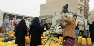 تعز.. السلطة المحلية تعلن خطة عاجلة لمعالجة أزمة المياه وتحدد تسعيرة رسمية للوايتات