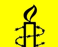 منظمة العفو: قرار ترامب بحظر السفر تمييزي ويعيق اللجوء