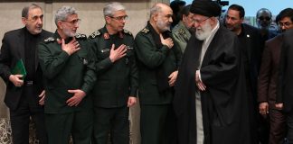 بينما كان الأيديولوجيون يغلقون النوافذ على الشعب تركوا الباب الأمامي مفتوحًا لاسرائيل