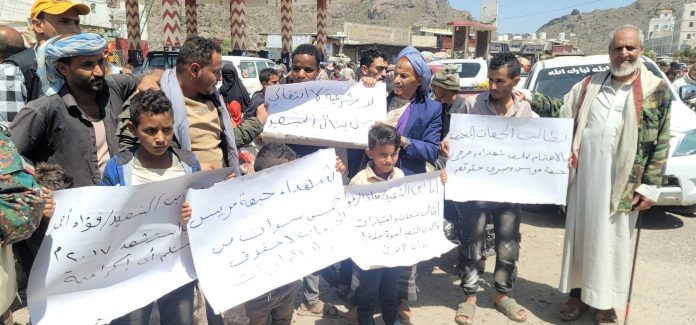 وقفة-احتجاجية-في-مريس-للمطالبة-بحقوق-الشهداء-والجرحى-المنقطعة-منذ-خمس-سنوات