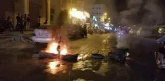 غضب في شوارع المكلا.. تظاهرات ليلية غاضبة تندد بتردي الأوضاع المعيشية وتدهور الخدمات العامة