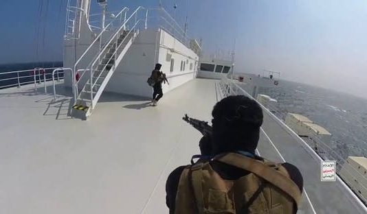 مجلس الأمن يمدد مراقبة هجمات الحوثيين في البحر الأحمر