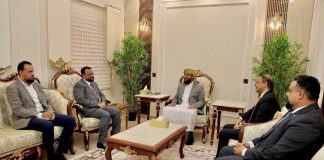 عضو مجلس القيادة الرئاسي يبحث مع وزير الأشغال أولويات مشاريع البنية التحتية في المحافظات المحررة