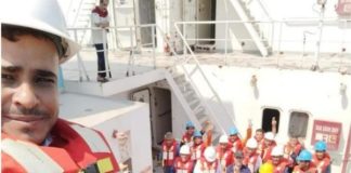 مواطن يمني يناشد الحكومة اليمنية التدخل العاجل للإفراج عن نجله البحّار المعتقل في إيران منذ 3 سنوات