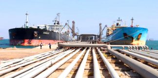 وصول سفينة مازوت إلى ميناء الزيت في عدن لدعم كهرباء المدينة