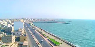 الحديدة.. مواطن يشعل النار في جسده احتجاجاً على الجوع والقمع
