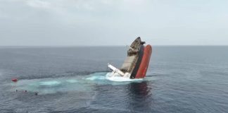 غرق “ماجيك سيز” يُهدد الحياة البحرية بالبحر الأحمر.. والولايات المتحدة تُدين “تهور” الحوثيين