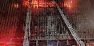 حريق هائل في سنترال رمسيس يشل الاتصالات والإنترنت بالقاهرة ويصيب 22 شخصاً