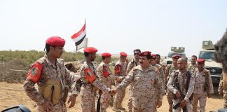 وزير الدفاع يتفقد جبهات المنطقة العسكرية الخامسة ويشيد بجاهزية القوات