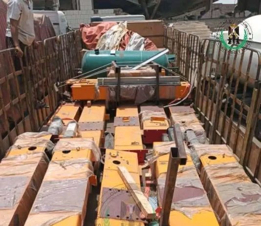 الحزام الأمني في لحج يضبط رافعات مخصصة للسفن كانت في طريقها إلى الحوثيين بالحديدة