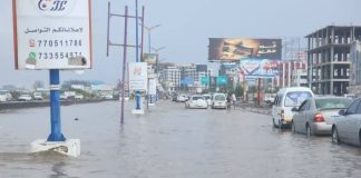 سيول الأمطار تشل شوارع عدن وتكشف ضعف البنية التحتية. (فيديو وصور)