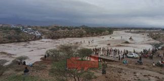 انقطاع طريق سائلة المقاطرة (تعز – عدن) بسبب السيول وتوقف حركة المسافرين