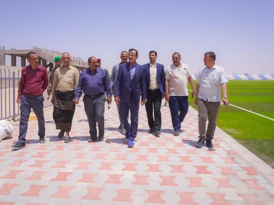 محافظ شبوة يعلن عن مشروع مدينة رياضية متكاملة في عتق وتوجيهات ببدء التصاميم