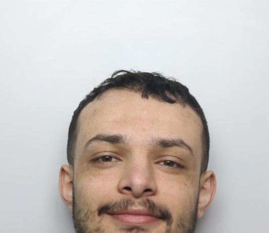 بريطاني من أصل يمني يُسجن 20 شهرًا لاختراقه آلاف المواقع وسرقة بيانات ملايين المستخدمين