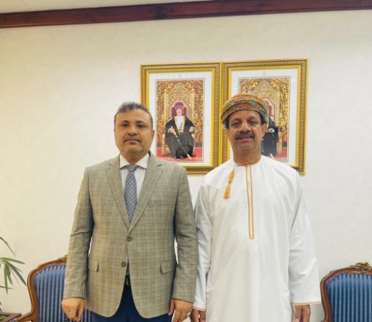 سلطنة عُمان تزيد المنح الدراسية لليمنيين وتعفيهم من رسوم التعليم المدرسي