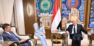 الرئيس العليمي والسفير الأمريكي يناقشان دعم الإصلاحات الإقتصادية واستقرار العملة الوطنية