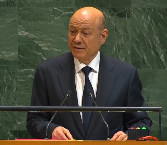 العليمي يدعو في الأمم المتحدة إلى تحالف دولي يواجه المليشيات والإرهاب ويعيد بناء الدولة في اليمن